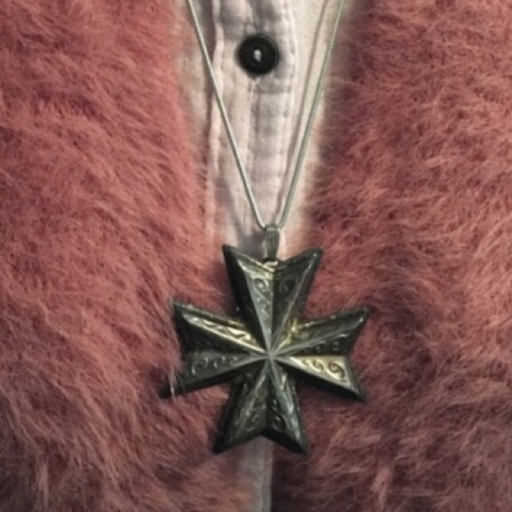 REED & BARTON Vintage Maltese Cross Pendant Necklace Sterling Silver 1977